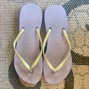 Havaianas slim, size 7/8 in lavender.metallic